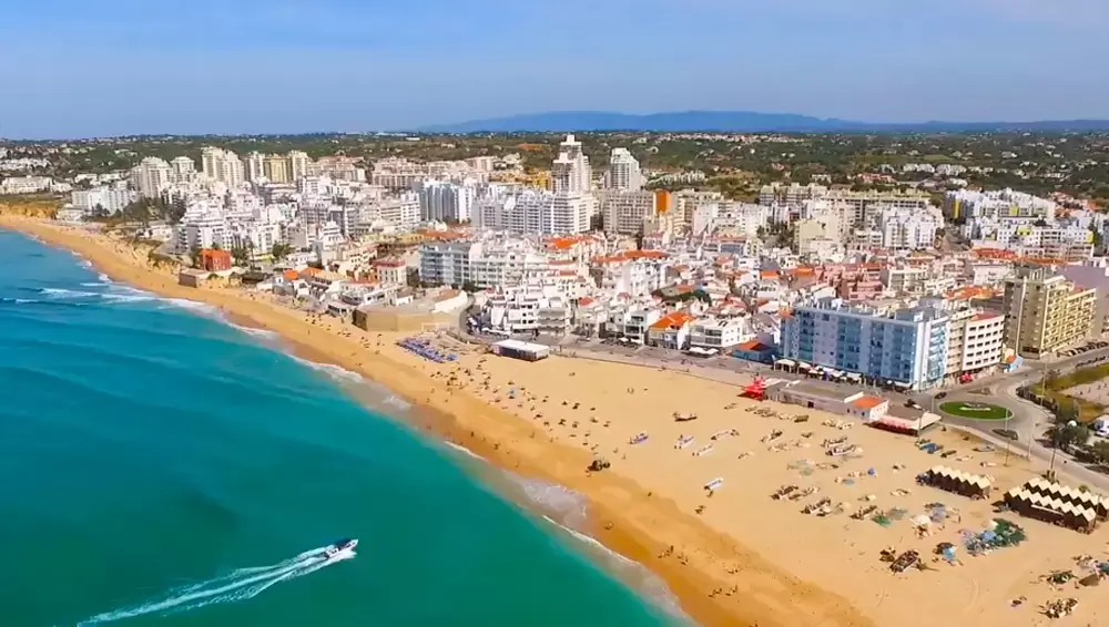 Private airport transfer minivan from Faro Airport to Armação de Pêra